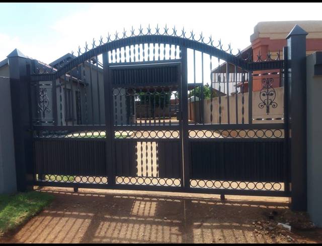 2 BEDROOM HOUSE SOLD IN SOSHANGUVE XX